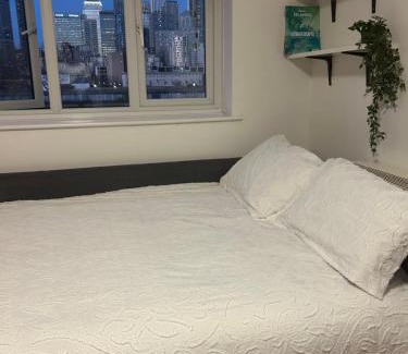 Island Gardens Apartment | Beautiful View Apartment Near Canary Wharf