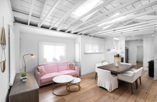 Venice House | Beautifully Renovated 3 BR Venice Beach Craftsman steps to the sand and AK blvd!