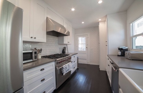 Venice House | Beautifully Renovated Venice Beach Craftsman - Prime Location!