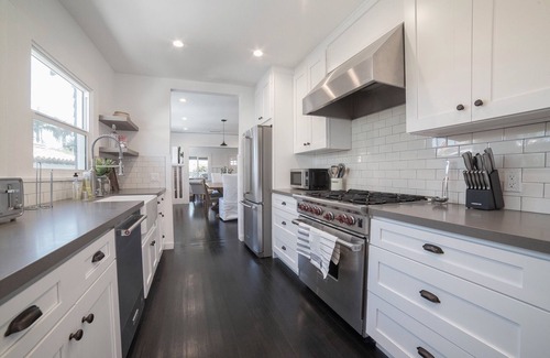 Venice House | Beautifully Renovated Venice Beach Craftsman - Prime Location!