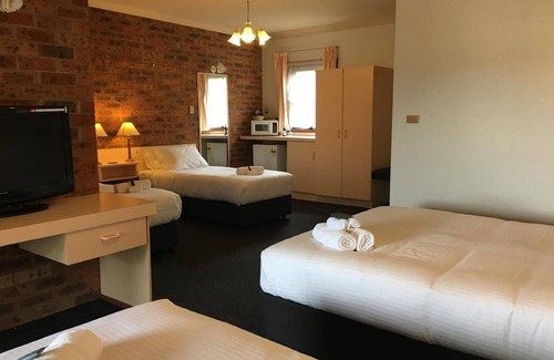 Bega Hotel | Bega Downs Motor Inn