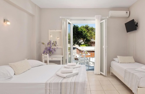 Benitses Hotel | Bella Vista Beach Hotel and Studios