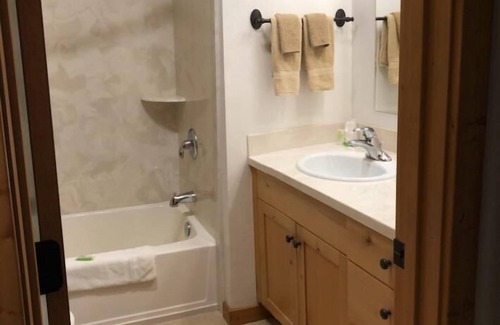 Bellevue Hotel | Bellevue High Country Motel