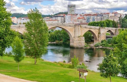 Ourense Apartment | Belvilla by OYO Villa Trabazos Abellas Ãtico