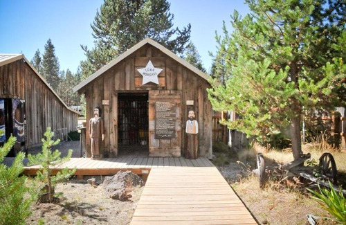 Three Rivers Resort | Bend-Sunriver Camping Resort Two-Bedroom Cabin 7