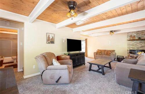 Pine Mountain Club House | Bernina Dr. Retreat
