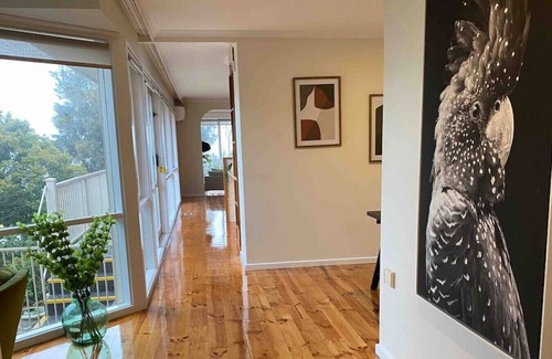 Berwick House | BerwickHills Stylish 3 BdrmHome *Free Wifi*NetFlix