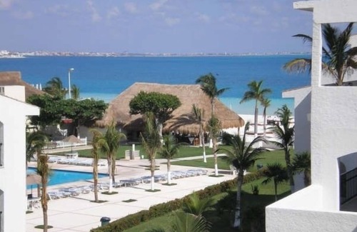 Punta Cancun Condo | Best Beach in Cancun! Beachscape Villa in Hotel Zone