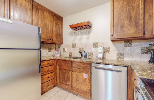 North Park City Condo | Best Deal in PC! - 2 Blks to PC Mtn Resort-4 Blks to Main Street- Hot Tub!