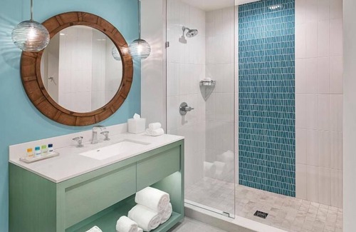 Sobro Hotel | Best Find! Outdoor Pool, Pets Allowed, Live Entertainment, Music City Center!