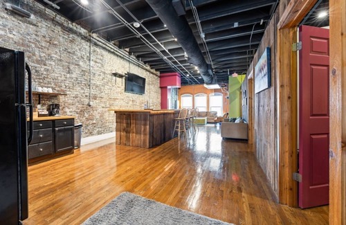 Downtown Nashville Apartment | Best location in Nashville! In the Heart of Broadway!
