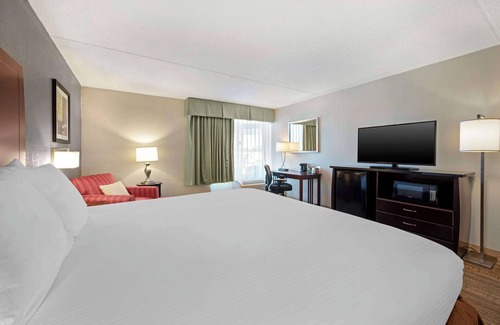 La Grange Hotel | Best Western Ashbury Inn
