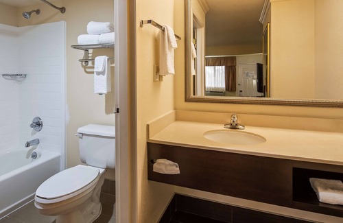 Byron Hotel | Best Western Inn & Suites