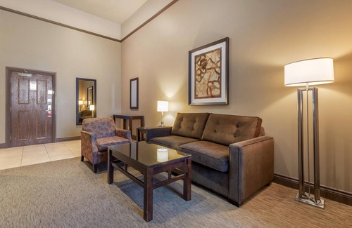 Cornwall Hotel | Best Western Parkway Inn & Conference Centre