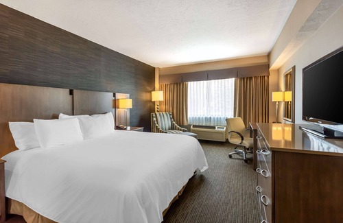 Sandy Hotel | Best Western Plus CottonTree Inn