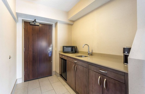 Sandy Hotel | Best Western Plus CottonTree Inn