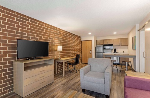 Waterloo Hotel | Best Western Plus Executive Residency Waterloo & Cedar Falls