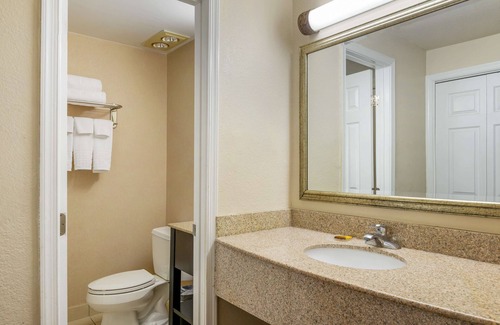 North Chesterfield Hotel | Best Western Plus Governor's Inn