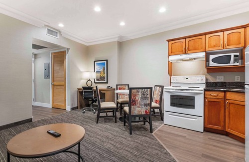 Dilworth Mountain Estates Hotel | Best Western Plus Kelowna Hotel & Suites