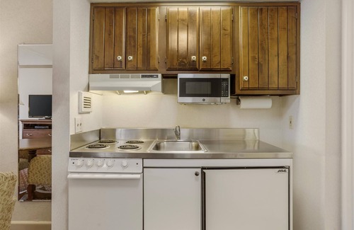 Morristown Hotel | Best Western PLUS Morristown Inn-Florham Park