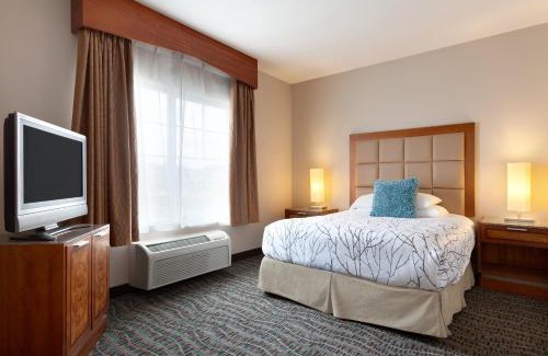 Omak Hotel | Best Western PLUS Peppertree Inn at Omak