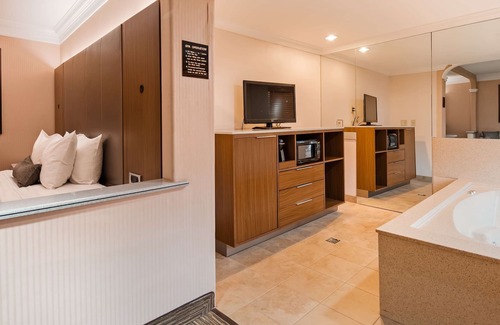 Inglewood Hotel | Best Western Plus Suites Hotel - Los Angeles LAX Airport