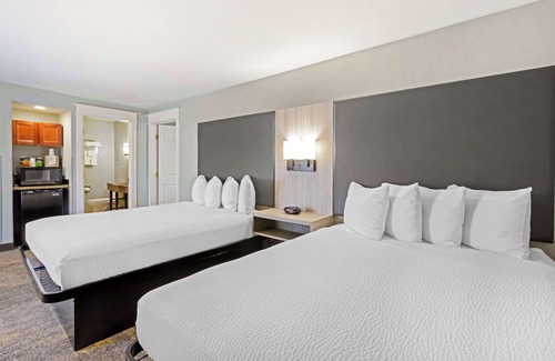 Logan Hotel | Best Western Plus Weston Inn