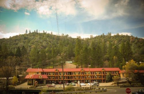 Mariposa Hotel | Best Western Plus Yosemite Way Station