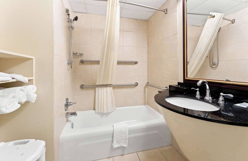Macon Hotel | Best Western Riverside Inn