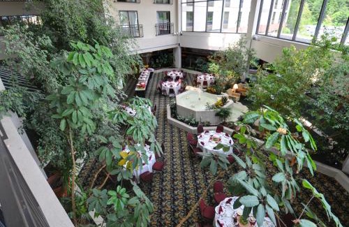 Marlborough Hotel | Best Western Royal Plaza Hotel and Trade Center