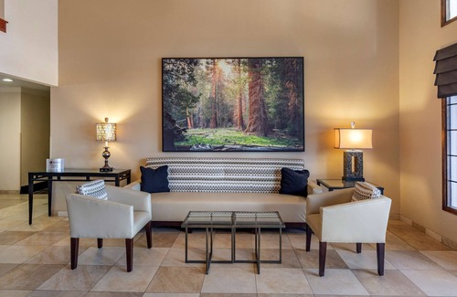 Tulare Hotel | Best Western Town & Country Lodge