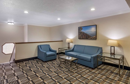 Tulare Hotel | Best Western Town & Country Lodge