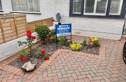 Lancing House | Betty's Bungalow