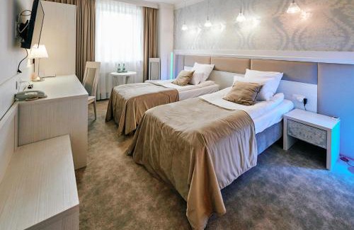Nowe Miasto Hotel | Biały Dom Henlex Hotel Restauracja