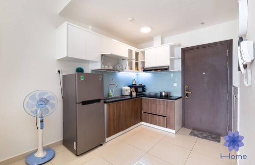 Tan Binh Apartment | Big balcony 2Brs Apt w/Free Gym & Pool