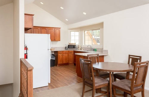 Woodlands Ski Chalet | Big Bear Chalet is a roomy house with beautiful mountain views !