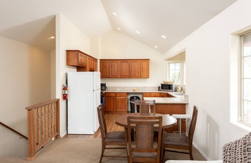 Woodlands Ski Chalet | Big Bear Chalet is a roomy house with beautiful mountain views !