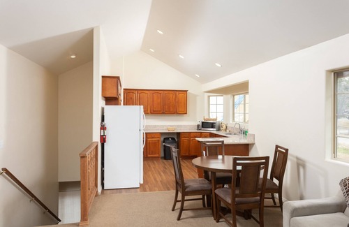 Woodlands Ski Chalet | Big Bear Chalet is a roomy house with beautiful mountain views !