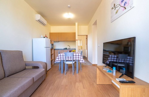 Prazeres House | Big house with 5 individual apartments, pool and big BBQ