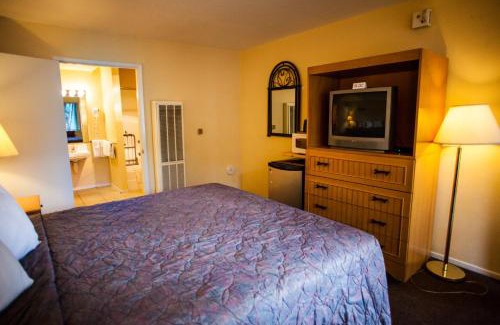 Lakeside Park Hotel | Big Pines Mountain House