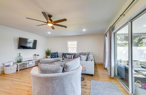 Inverness House | Bikes, Kayak and Dock Lakefront Inverness Retreat