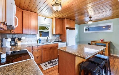 Birch Bay House | Birch Bay Cottage Retreat on river