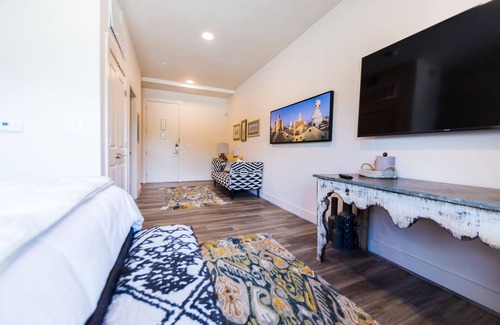 Kessler Hotel | Bishop Arts Hotel by Qresorts.
