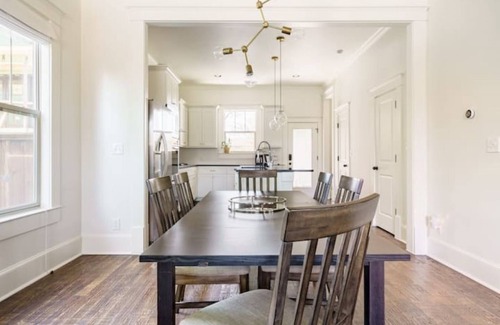 Kessler House | "Bishop Arts Retreat" - extended outdoor living space!