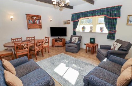 Akeld House | Bizzie Lizzie
