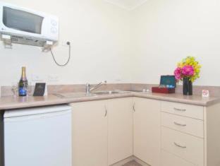 Mangere Hotel | BKs Pioneer Motel