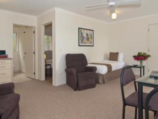 Mangere Hotel | BKs Pioneer Motel