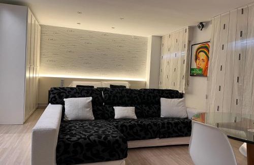 Noja Apartment | Black and White Suitte "Marques"