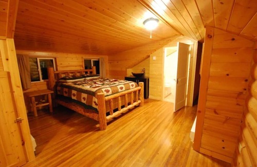 Orr Cabin | Black Bear Lodge Room