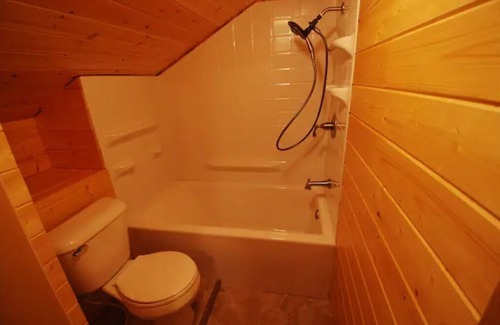 Orr Cabin | Black Bear Lodge Room